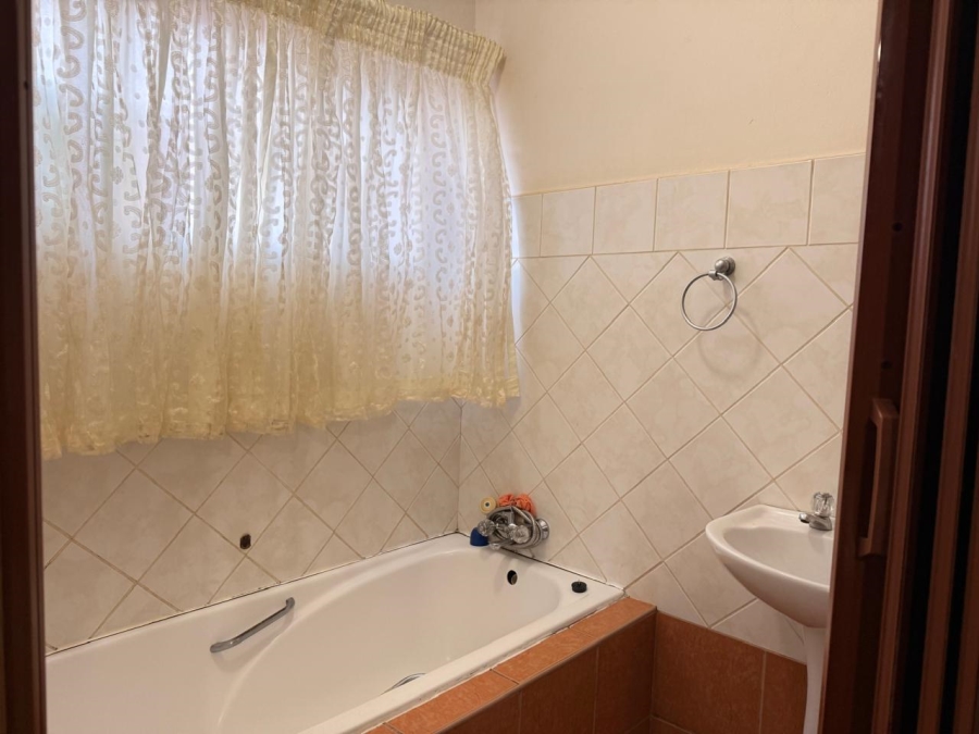3 Bedroom Property for Sale in Geelhoutpark North West